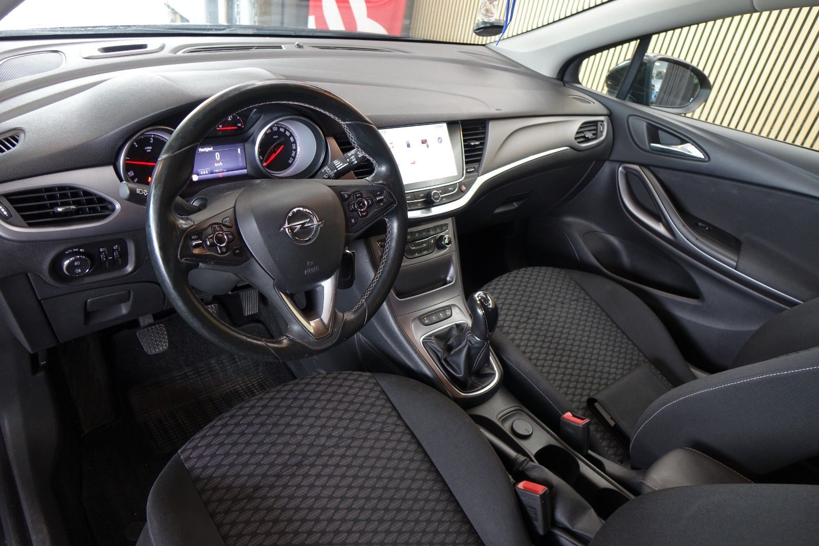 Sort Opel Astra fra 2016