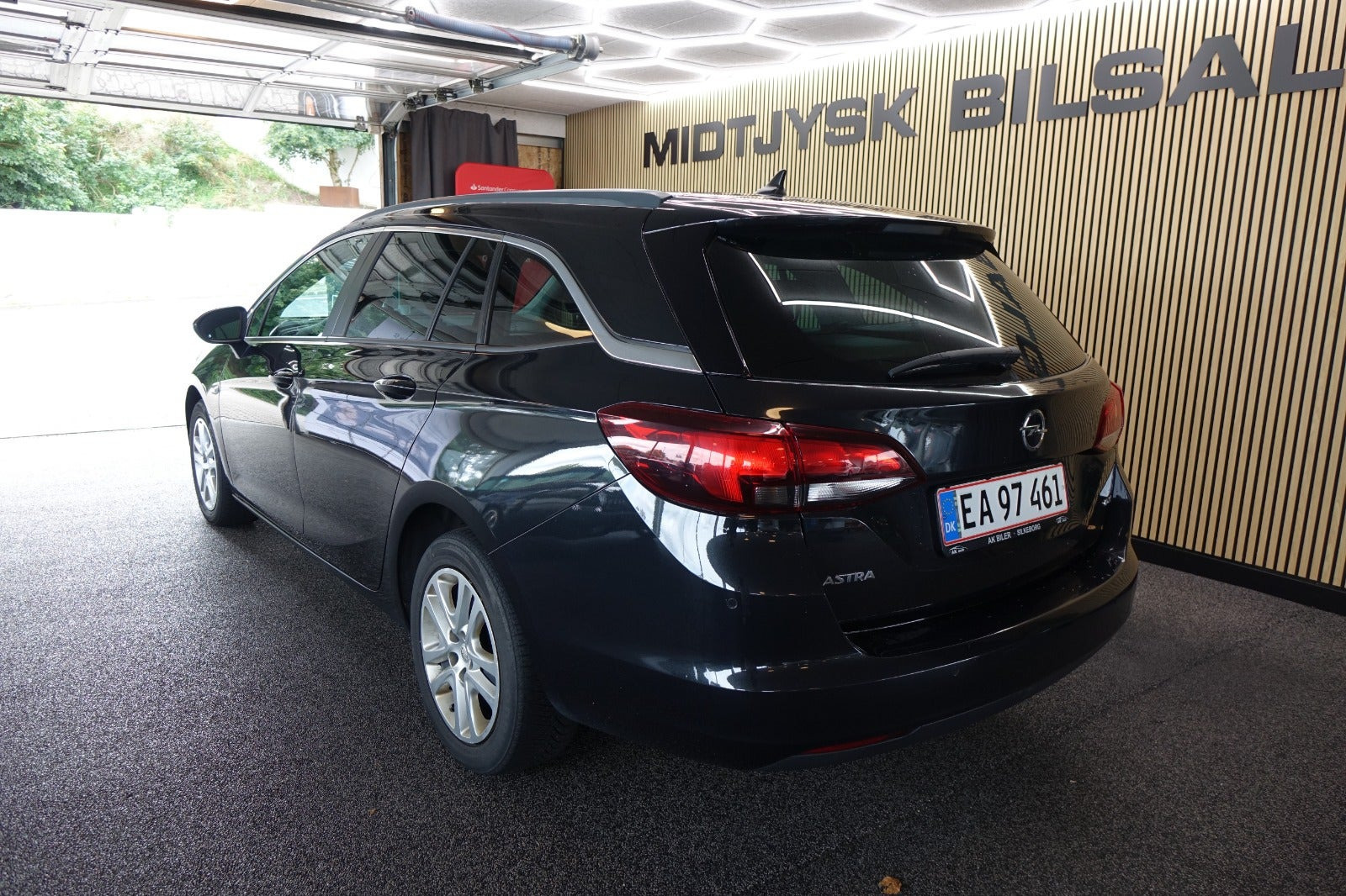 Sort Opel Astra fra 2016