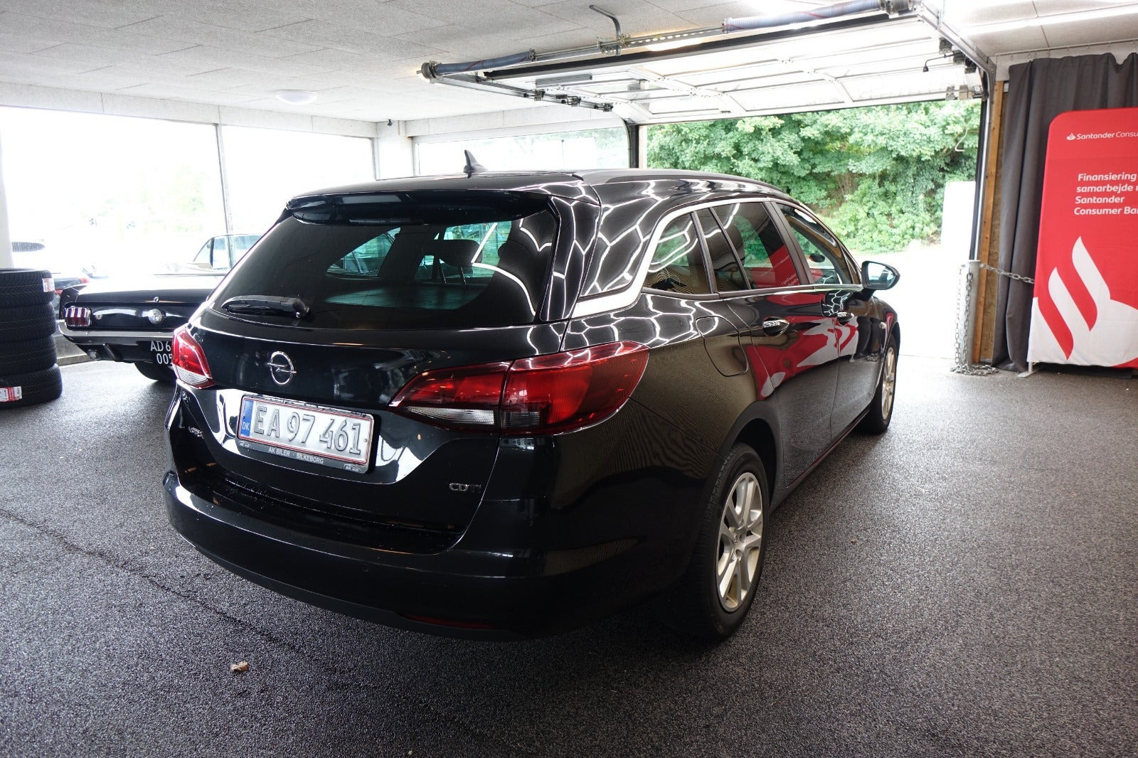 Sort Opel Astra fra 2016