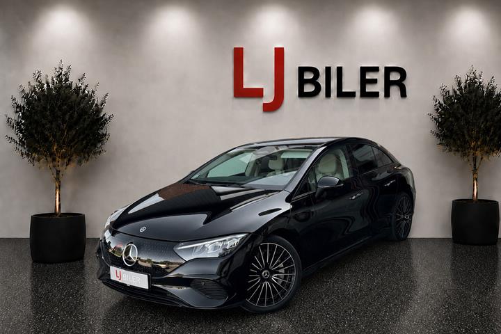 Sort Mercedes EQE300 fra 2023 set udefra