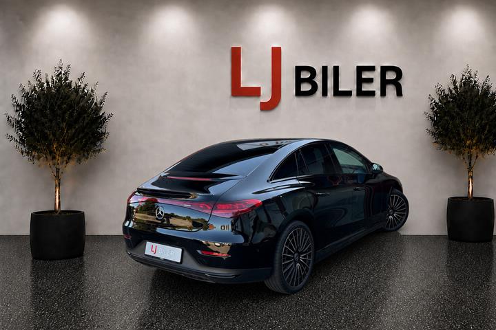 Sort Mercedes EQE300 fra 2023