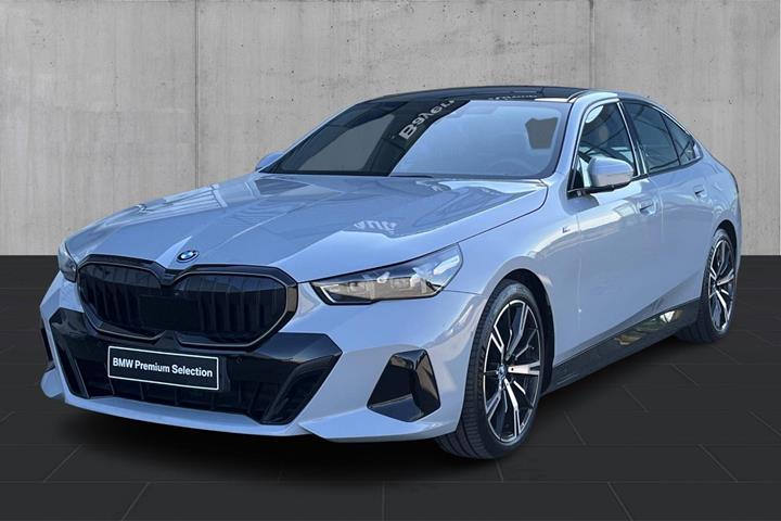Grå BMW i5 fra 2024