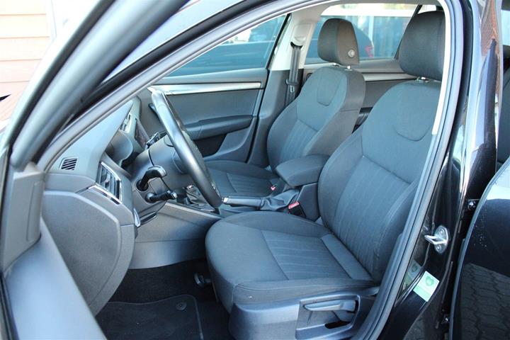 Sort Skoda Octavia fra 2020