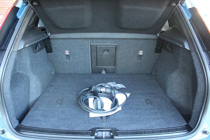 Blå Volvo XC40 fra 2023