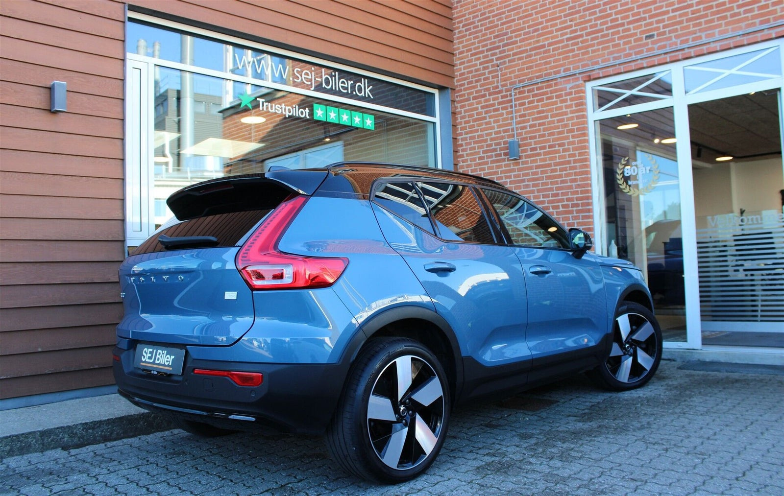 Blå Volvo XC40 fra 2023