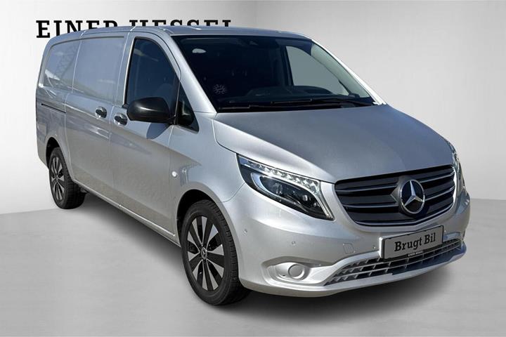 Sølv Mercedes Vito 119 fra 2022