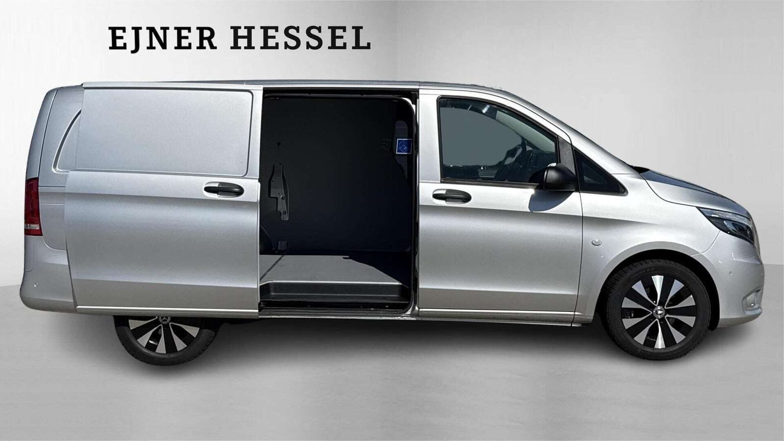 Sølv Mercedes Vito 119 fra 2022