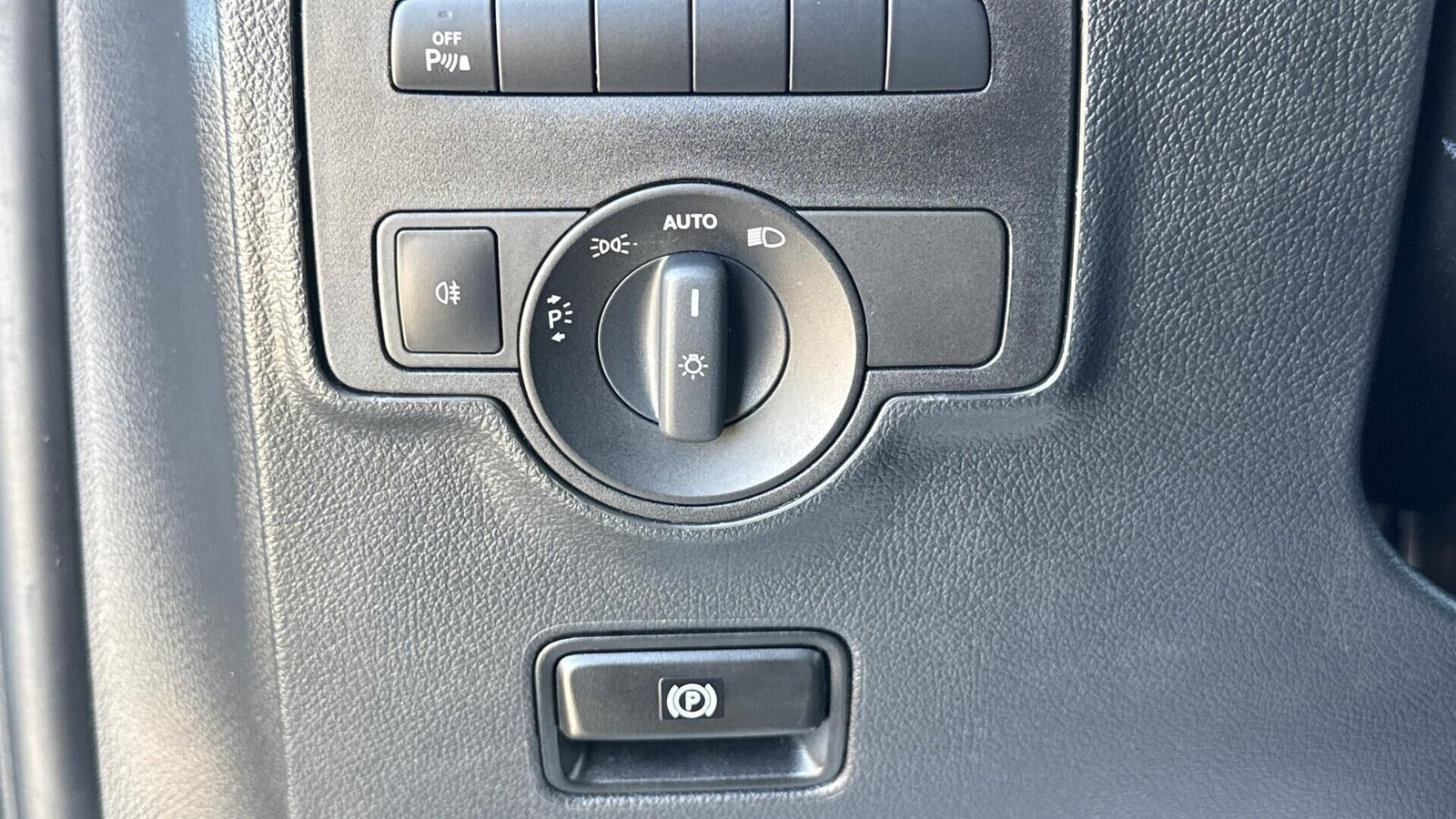 Sølv Mercedes Vito 119 fra 2022