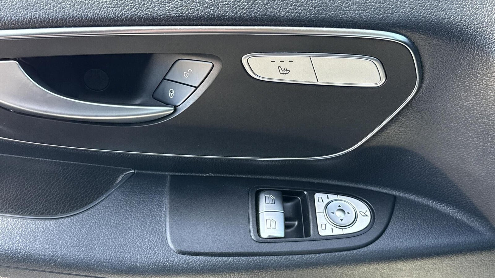 Sølv Mercedes Vito 119 fra 2022