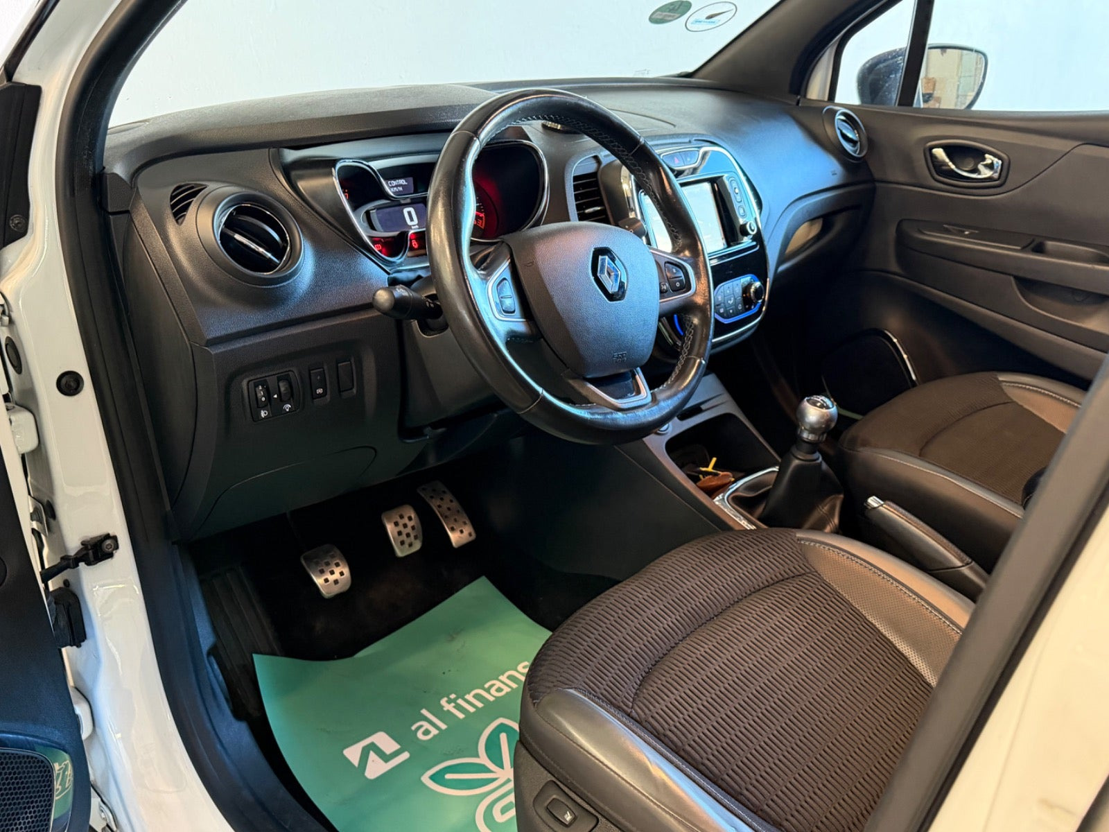 Hvid Renault Captur fra 2017