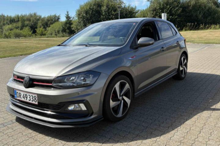 Grå VW Polo fra 2020
