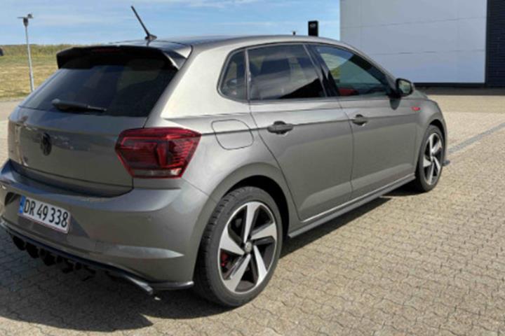 Grå VW Polo fra 2020