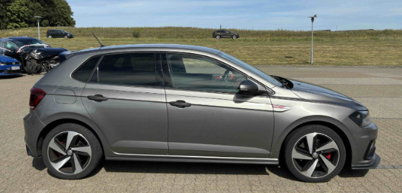 Grå VW Polo fra 2020