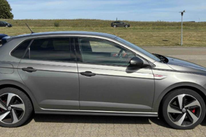 Grå VW Polo fra 2020