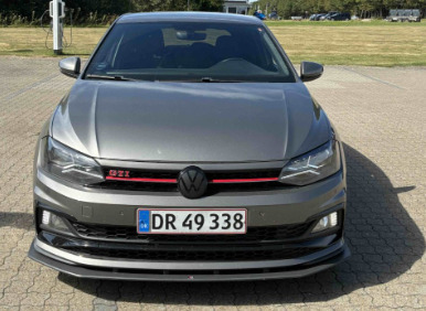 Grå VW Polo fra 2020