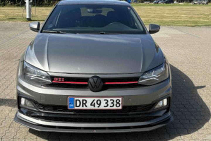 Grå VW Polo fra 2020