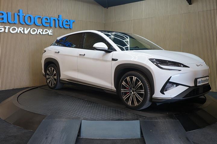 Hvid BYD Sealion 7 fra 2025 set udefra