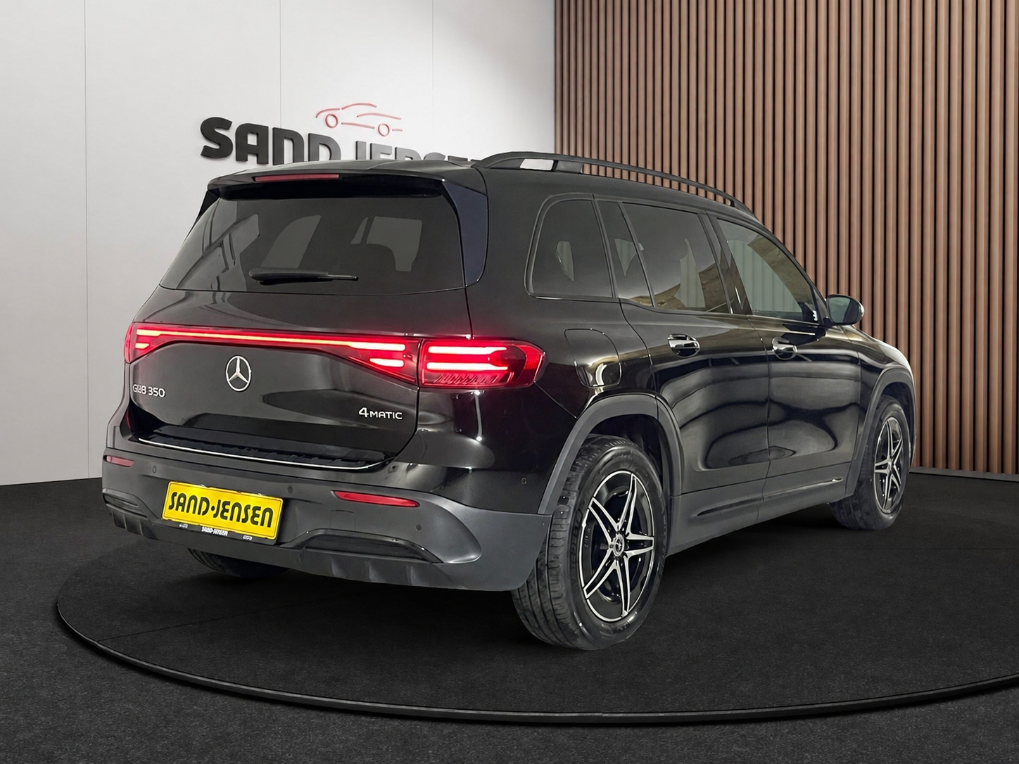 Sort Mercedes EQB350 fra 2025