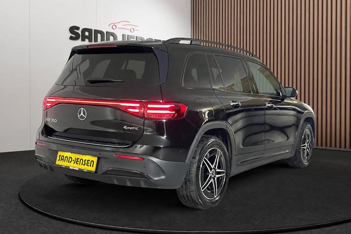 Sort Mercedes EQB350 fra 2025