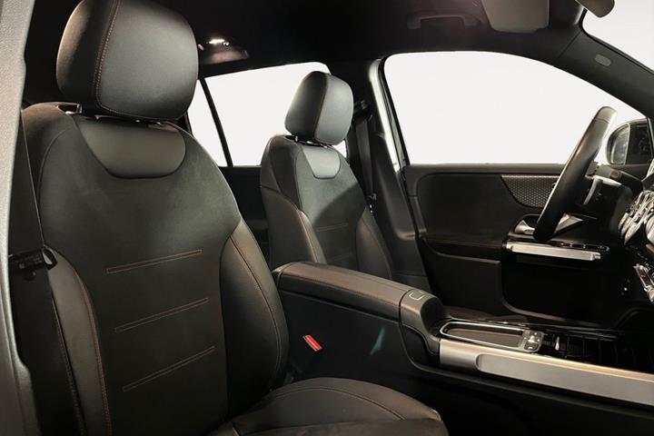 Sort Mercedes EQB350 fra 2025