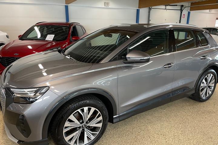Grå Audi Q4 e-tron fra 2022