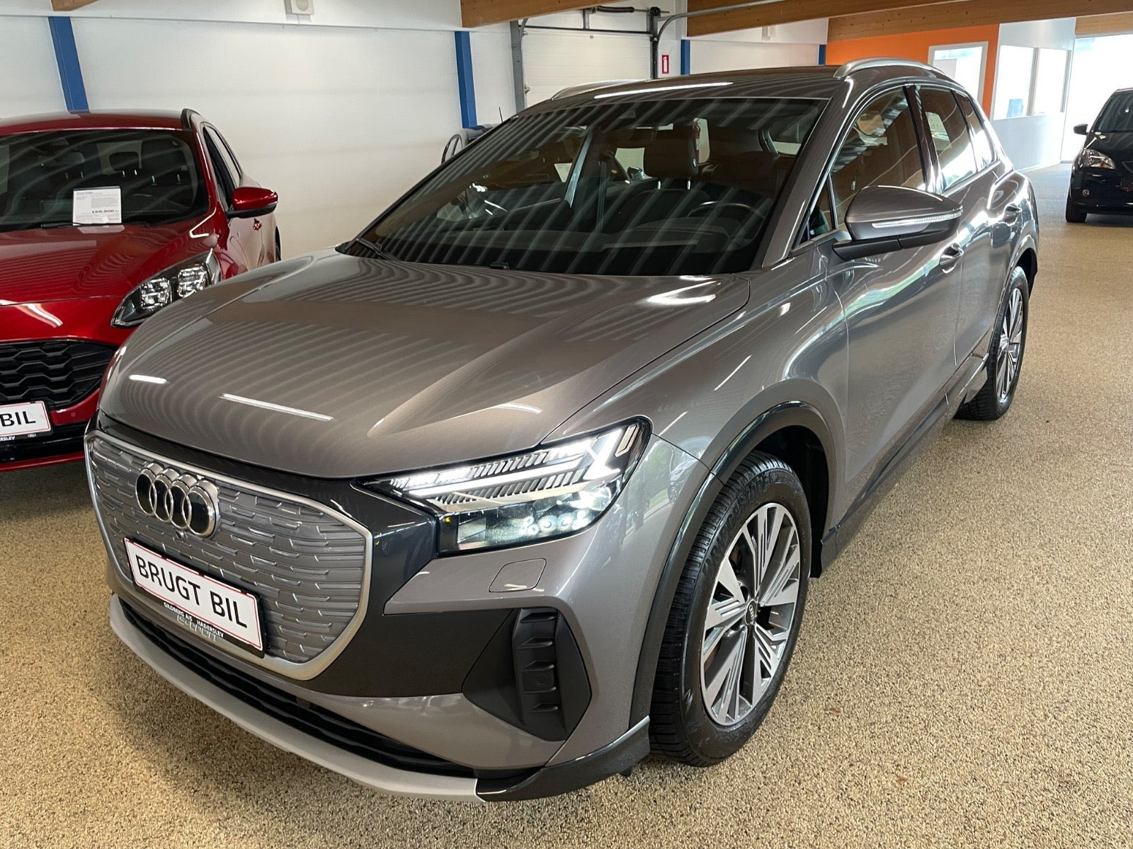 Grå Audi Q4 e-tron fra 2022