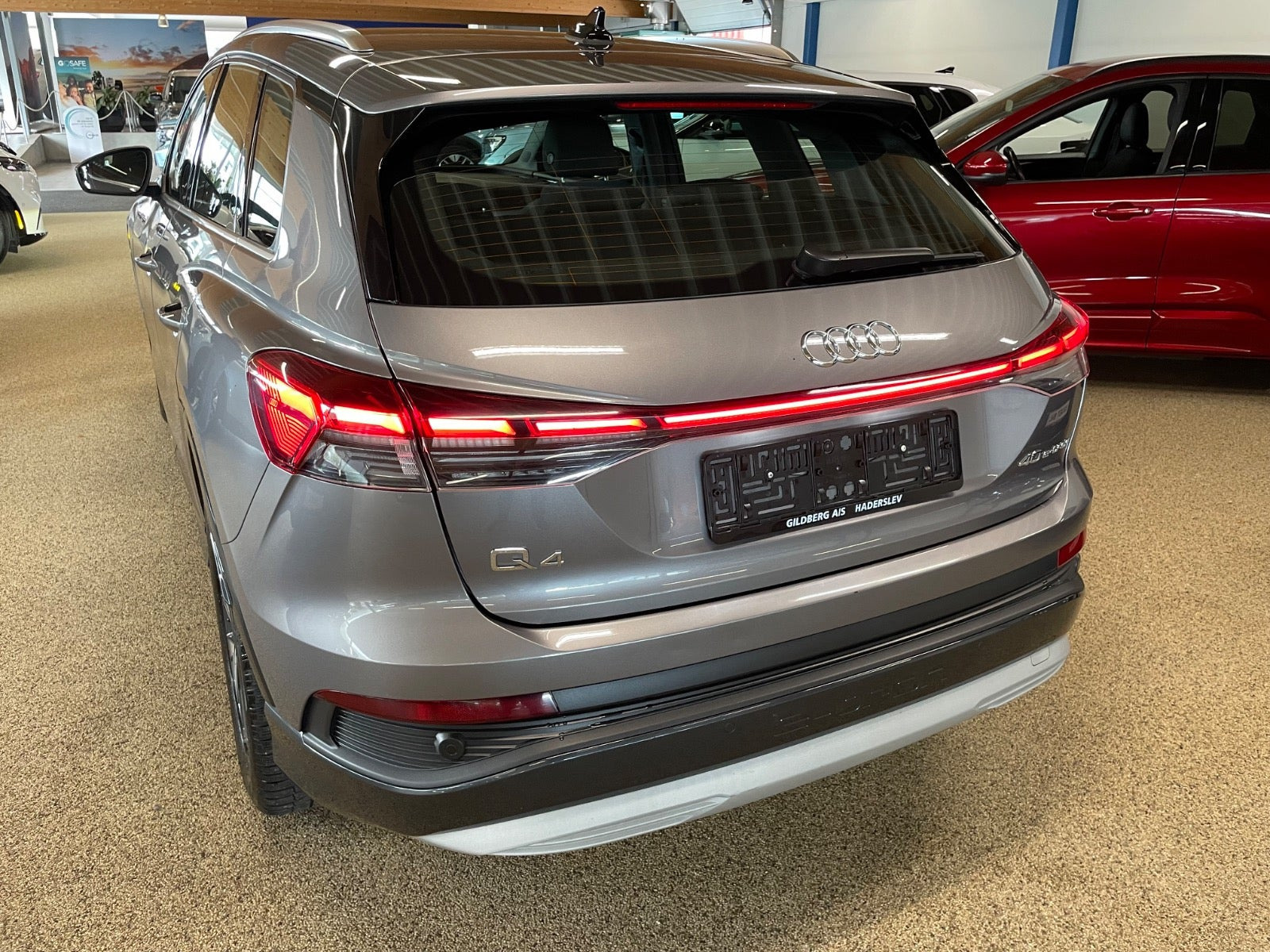 Grå Audi Q4 e-tron fra 2022