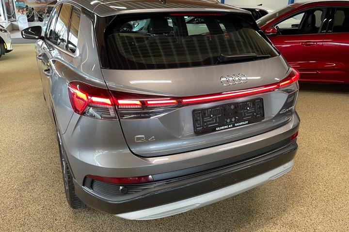 Grå Audi Q4 e-tron fra 2022
