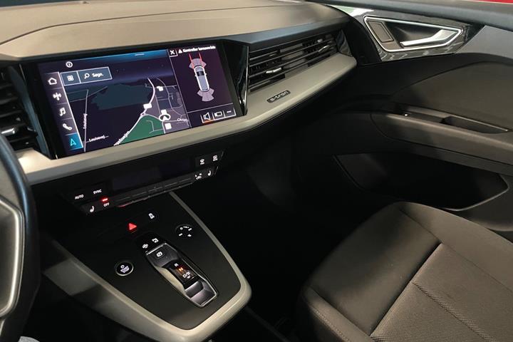 Grå Audi Q4 e-tron fra 2022