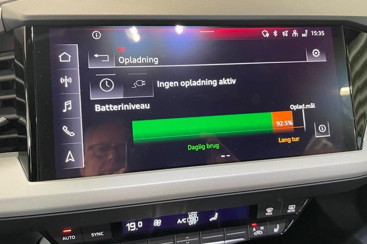 Grå Audi Q4 e-tron fra 2022