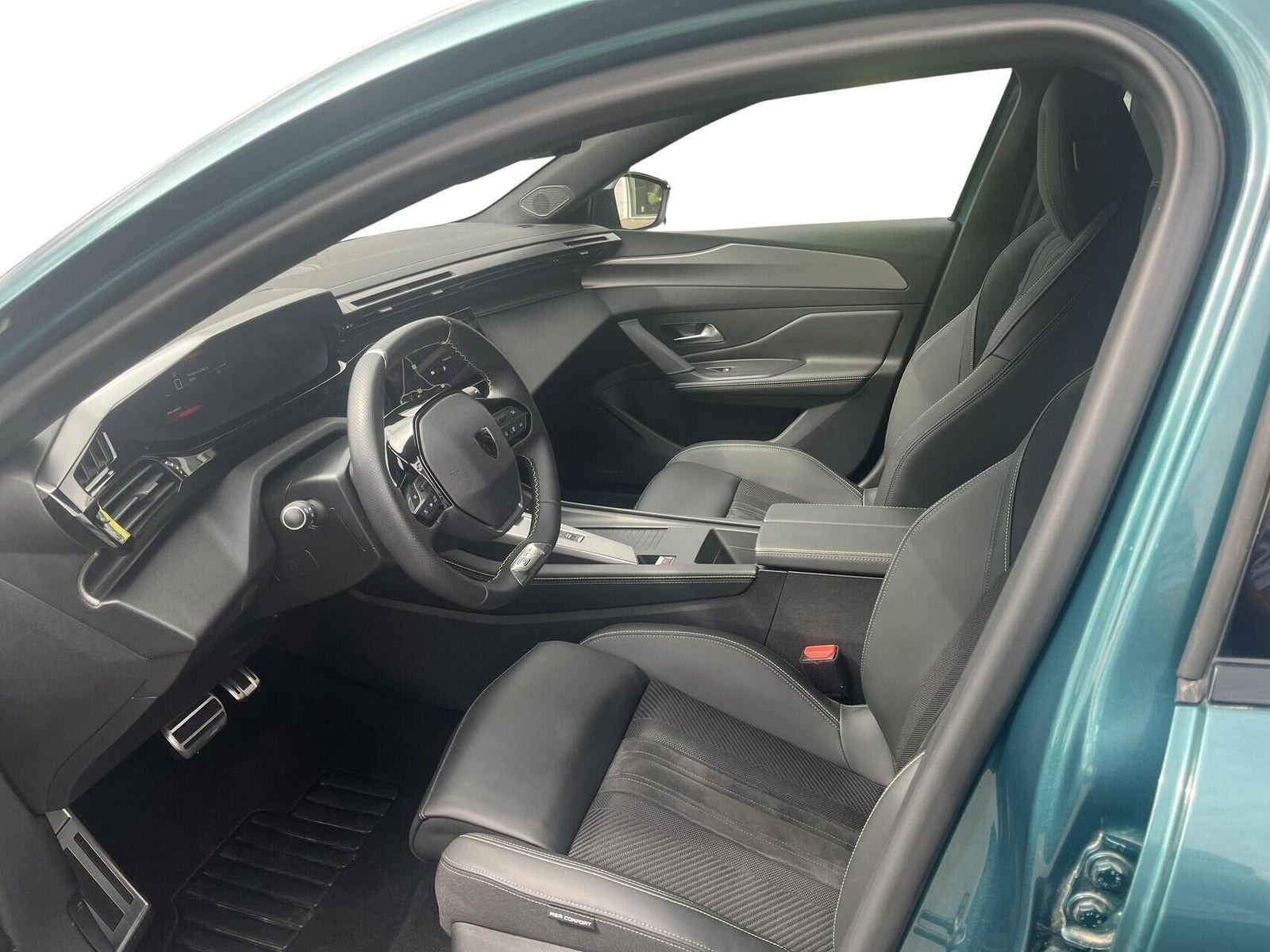 Blå Peugeot E-308 fra 2023