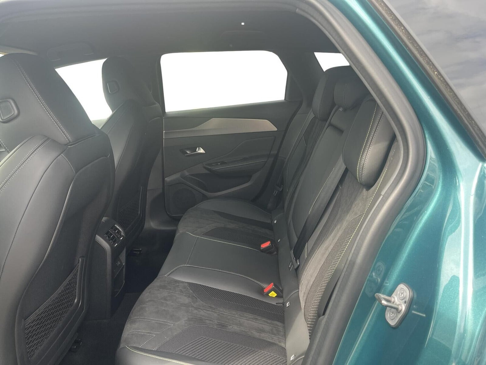 Blå Peugeot E-308 fra 2023