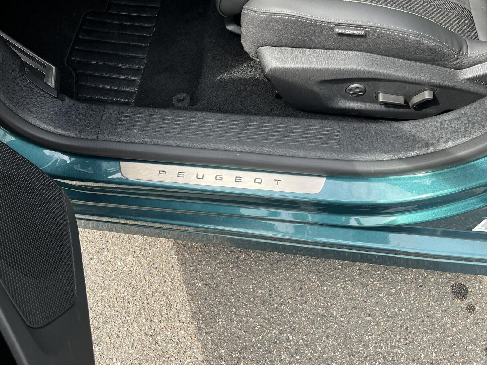 Blå Peugeot E-308 fra 2023