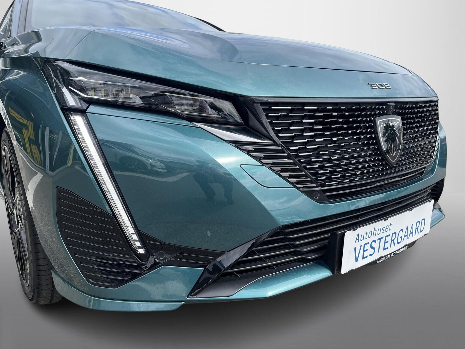 Blå Peugeot E-308 fra 2023