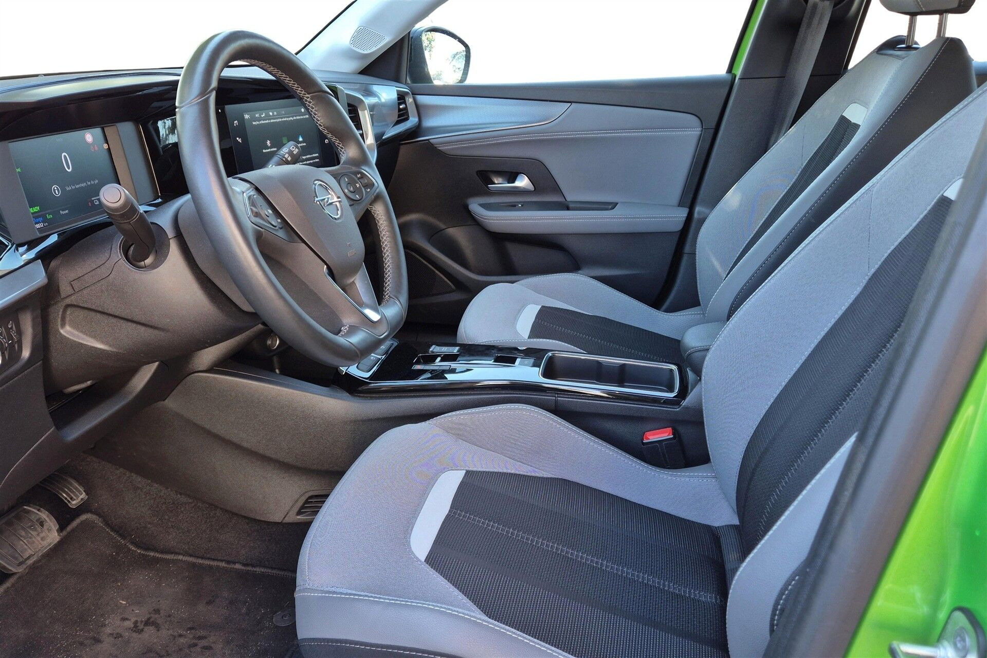 Grøn Opel Mokka-e fra 2023