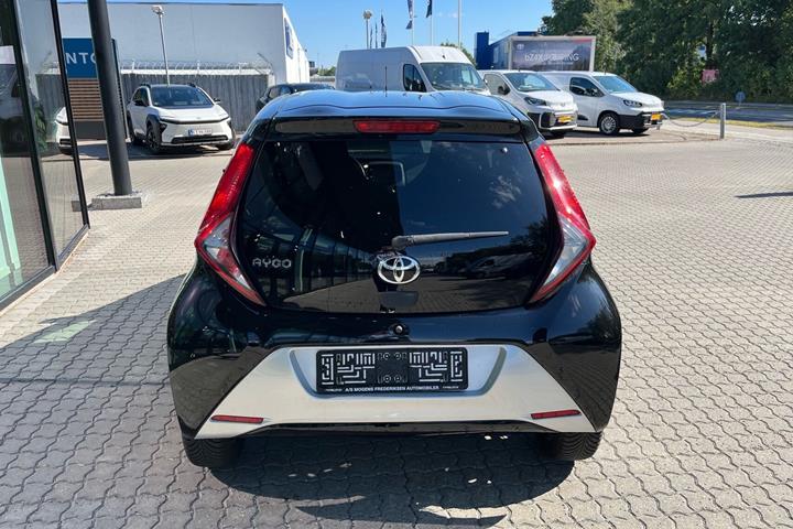 Sort Toyota Aygo fra 2020