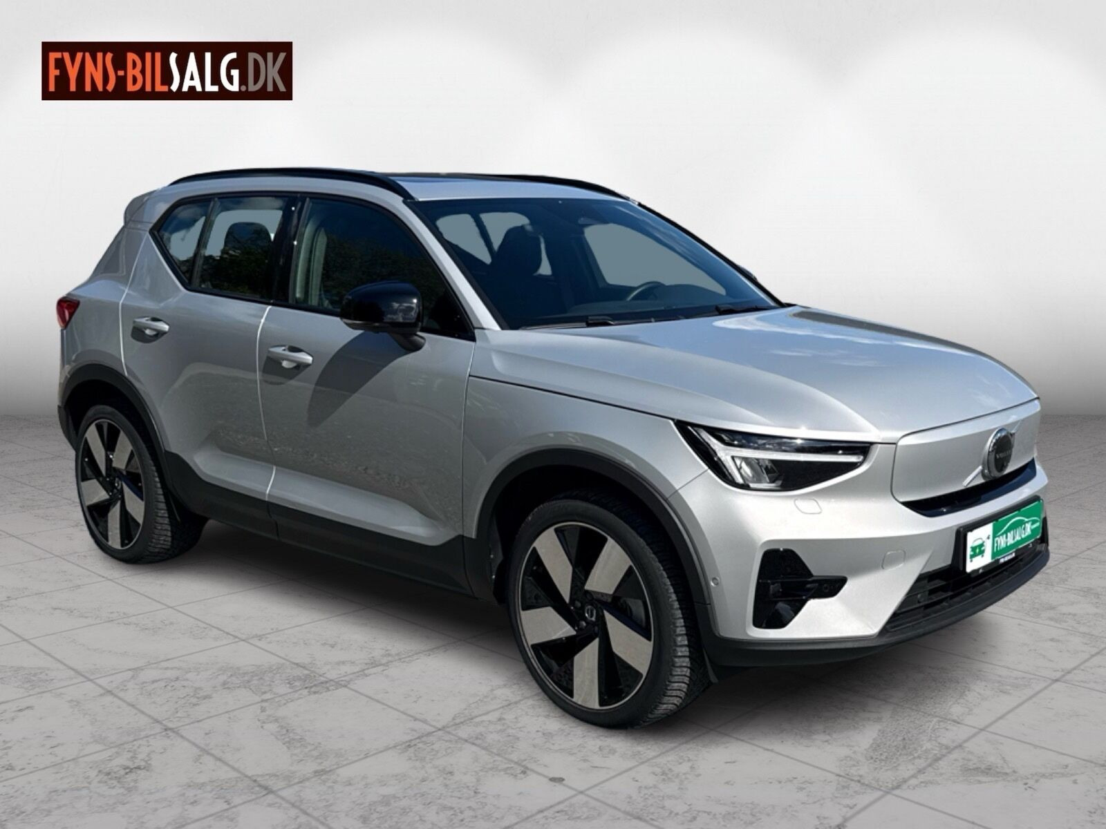 Sølv Volvo XC40 fra 2023