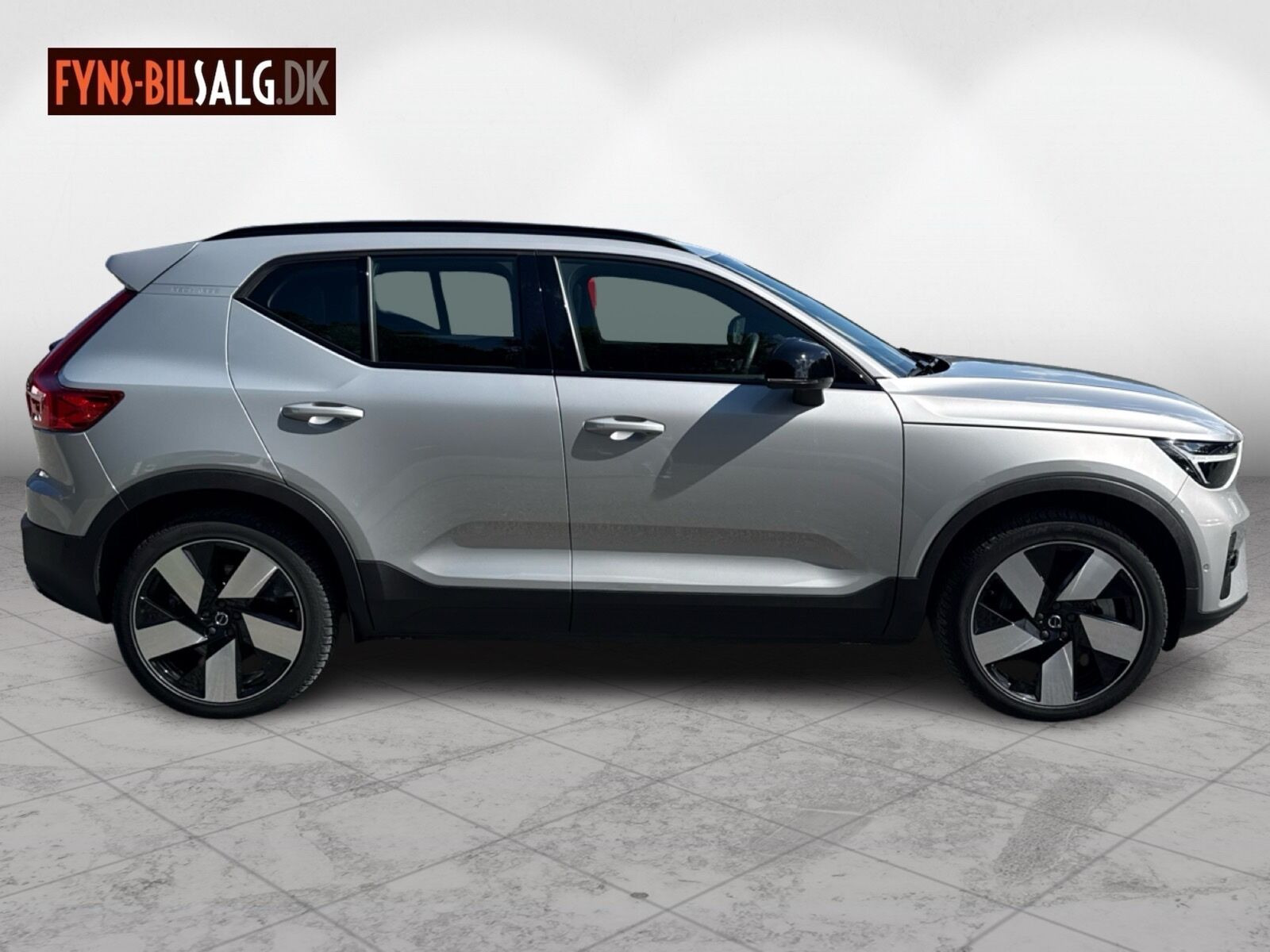 Sølv Volvo XC40 fra 2023