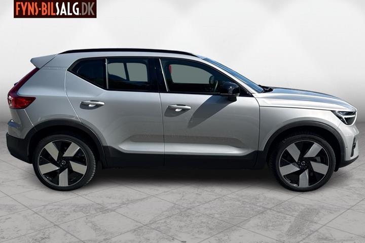 Sølv Volvo XC40 fra 2023