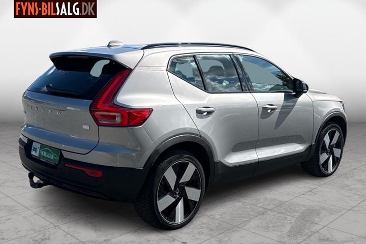 Sølv Volvo XC40 fra 2023