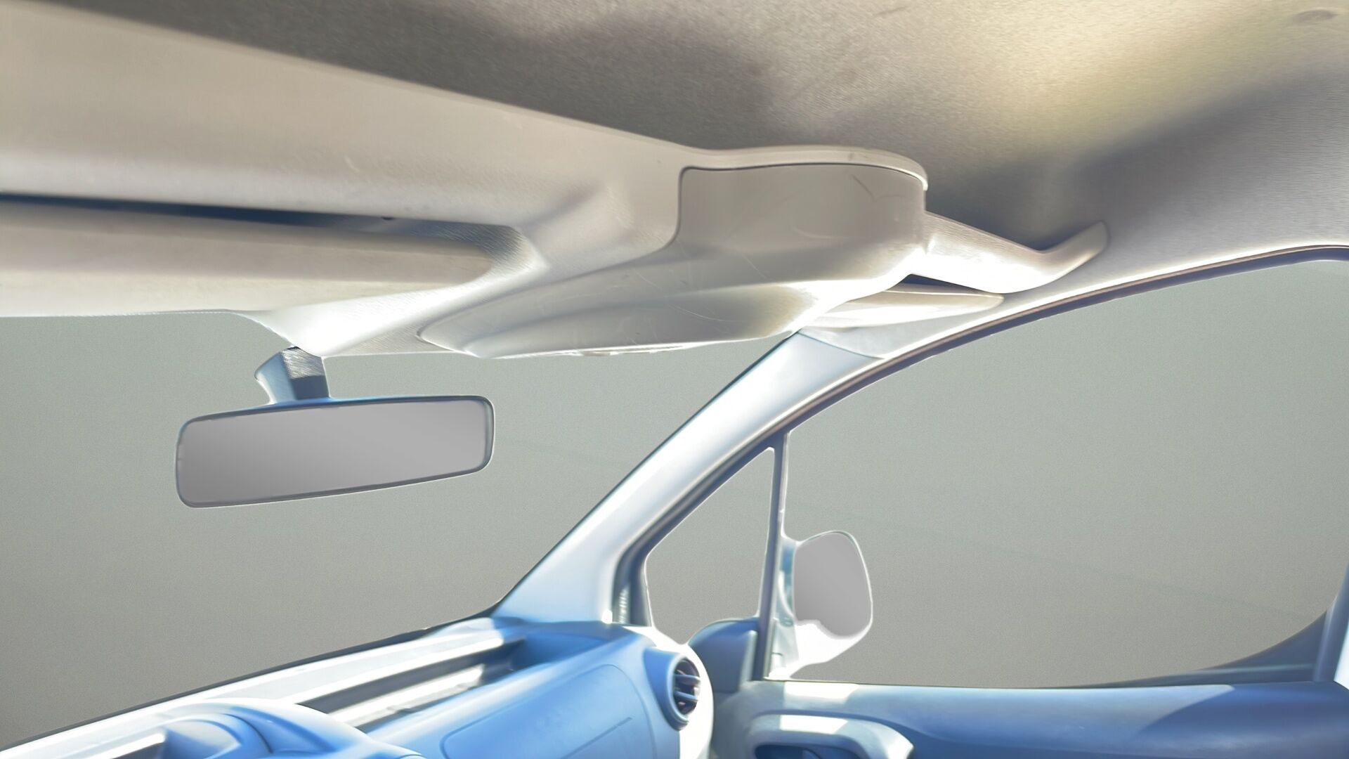 Hvid Peugeot Partner fra 2018