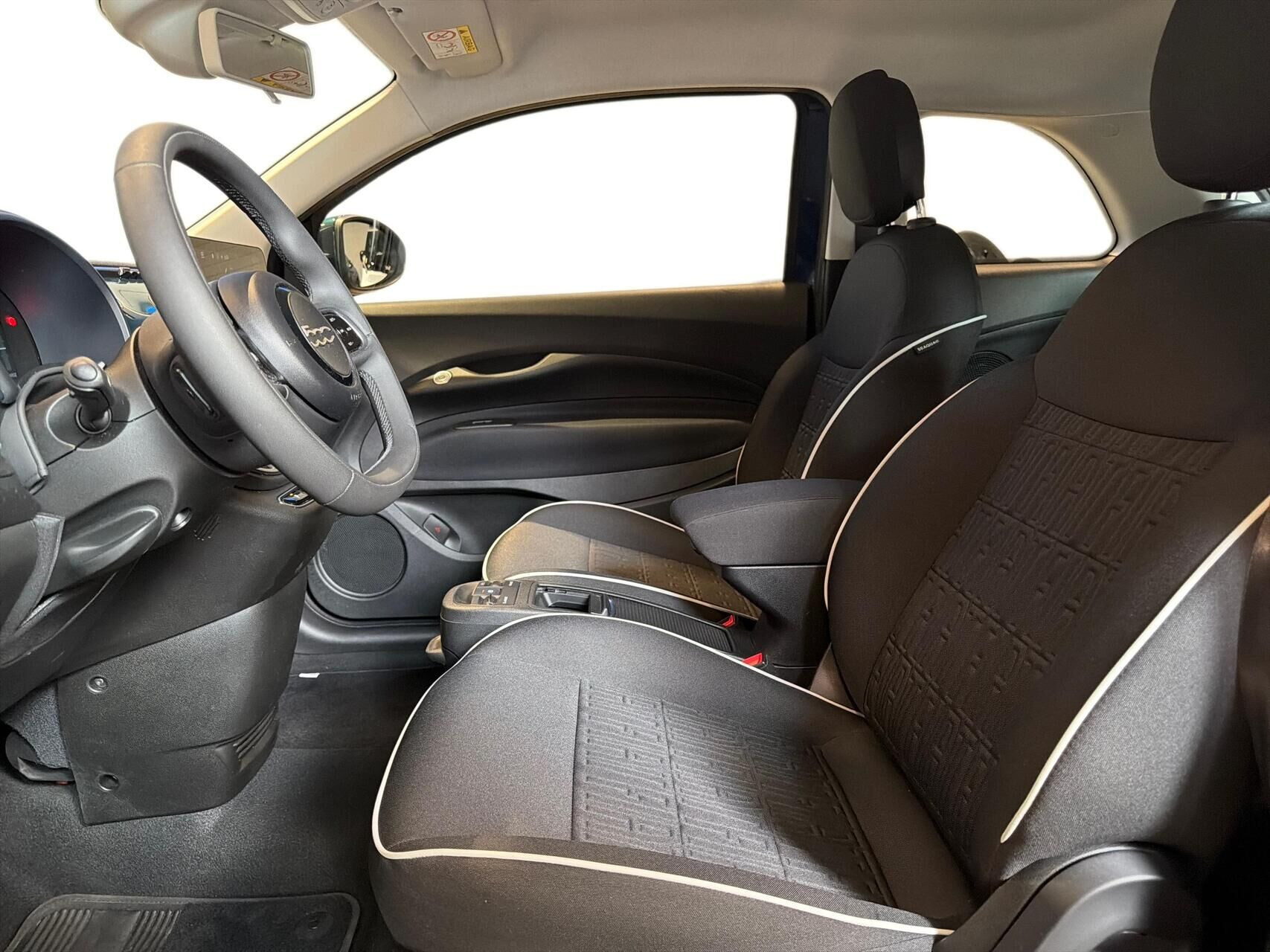 Grøn Fiat 500e fra 2023