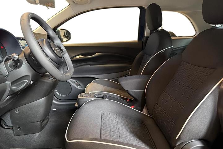 Grøn Fiat 500e fra 2023