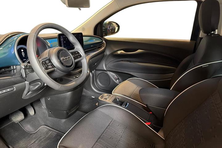 Grøn Fiat 500e fra 2023