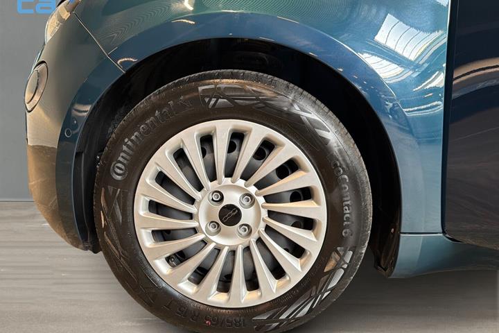 Grøn Fiat 500e fra 2023