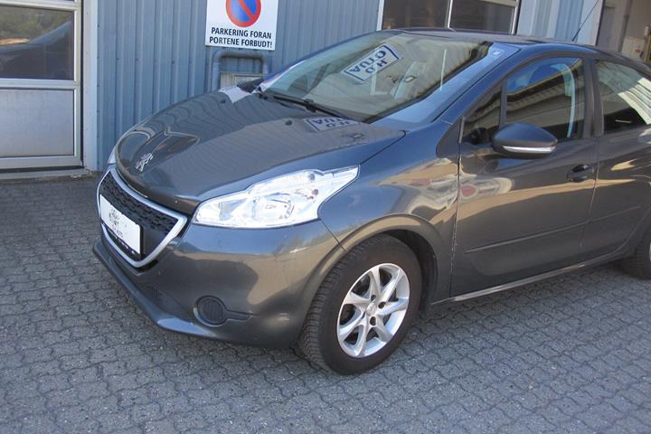 Grå Peugeot 208 fra 2014