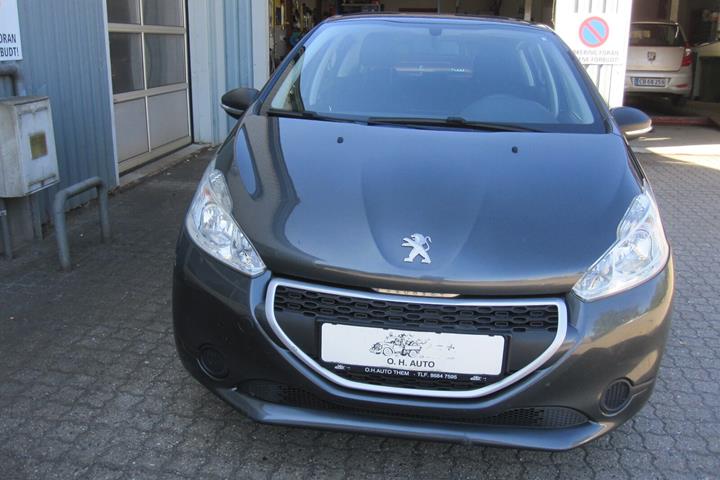 Grå Peugeot 208 fra 2014