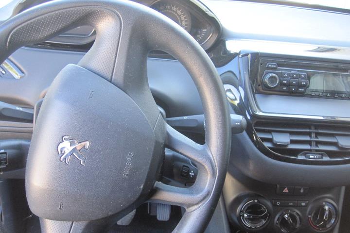 Grå Peugeot 208 fra 2014