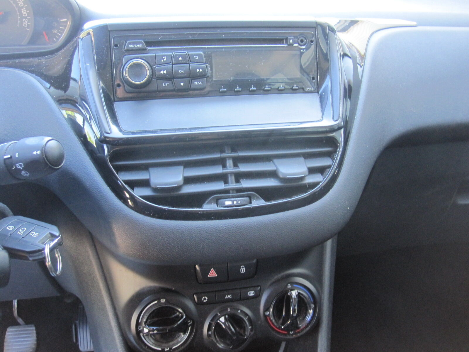 Grå Peugeot 208 fra 2014