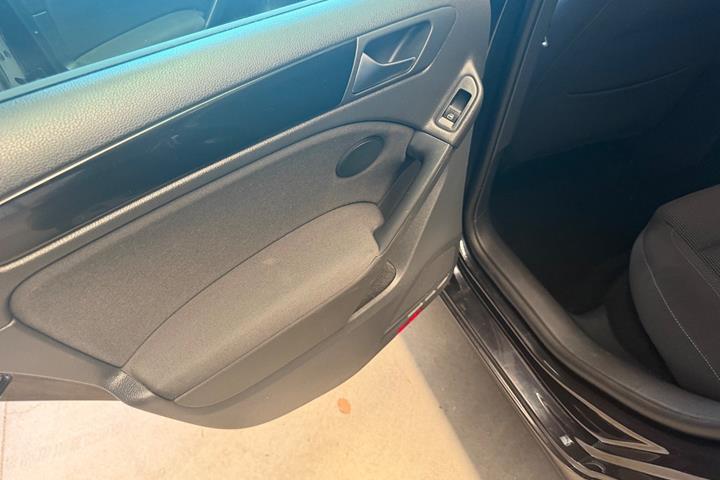Sort VW Golf VI fra 2011